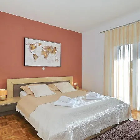 Casa Duje Holiday home *