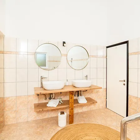 Casa Duje بيت للعطل *